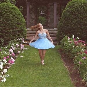 Gorgeous lace up back homecoming dress